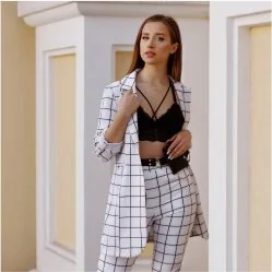 Ekose ceket ve dantel bralet